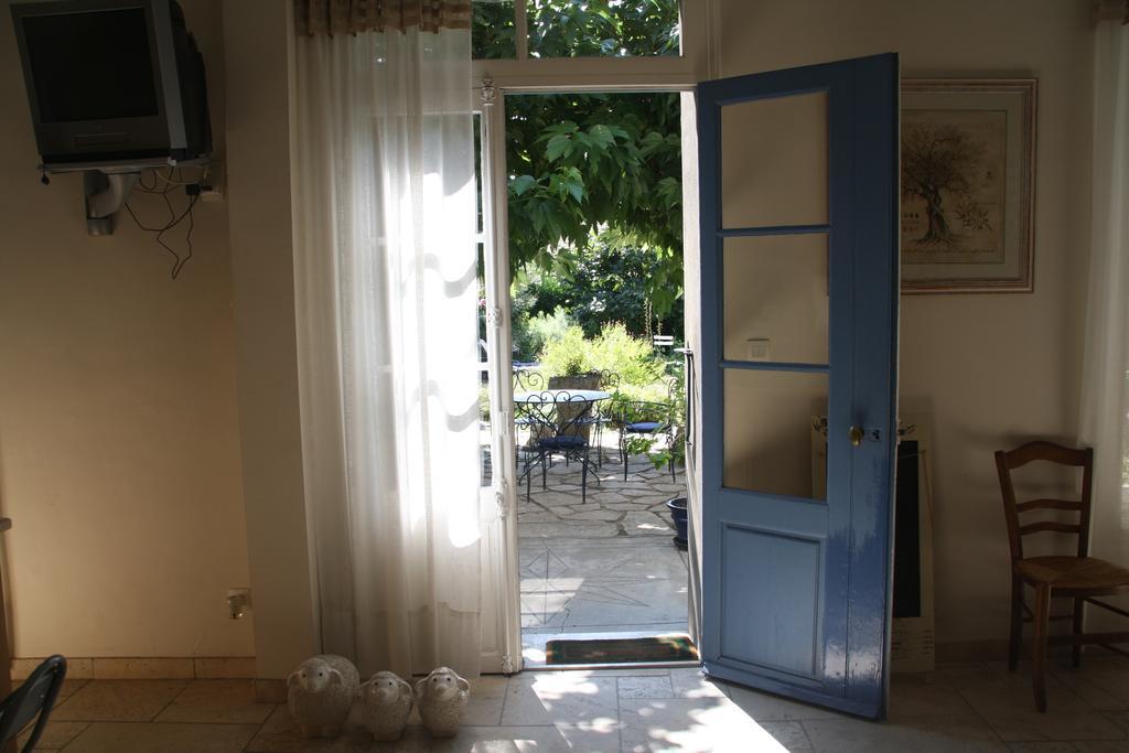 Bed and Breakfast Aux Pots Bleus à Nissan-lez-Enserune Extérieur photo