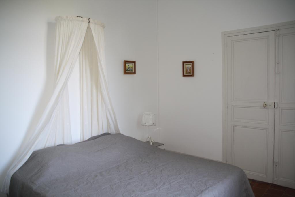 Bed and Breakfast Aux Pots Bleus à Nissan-lez-Enserune Chambre photo